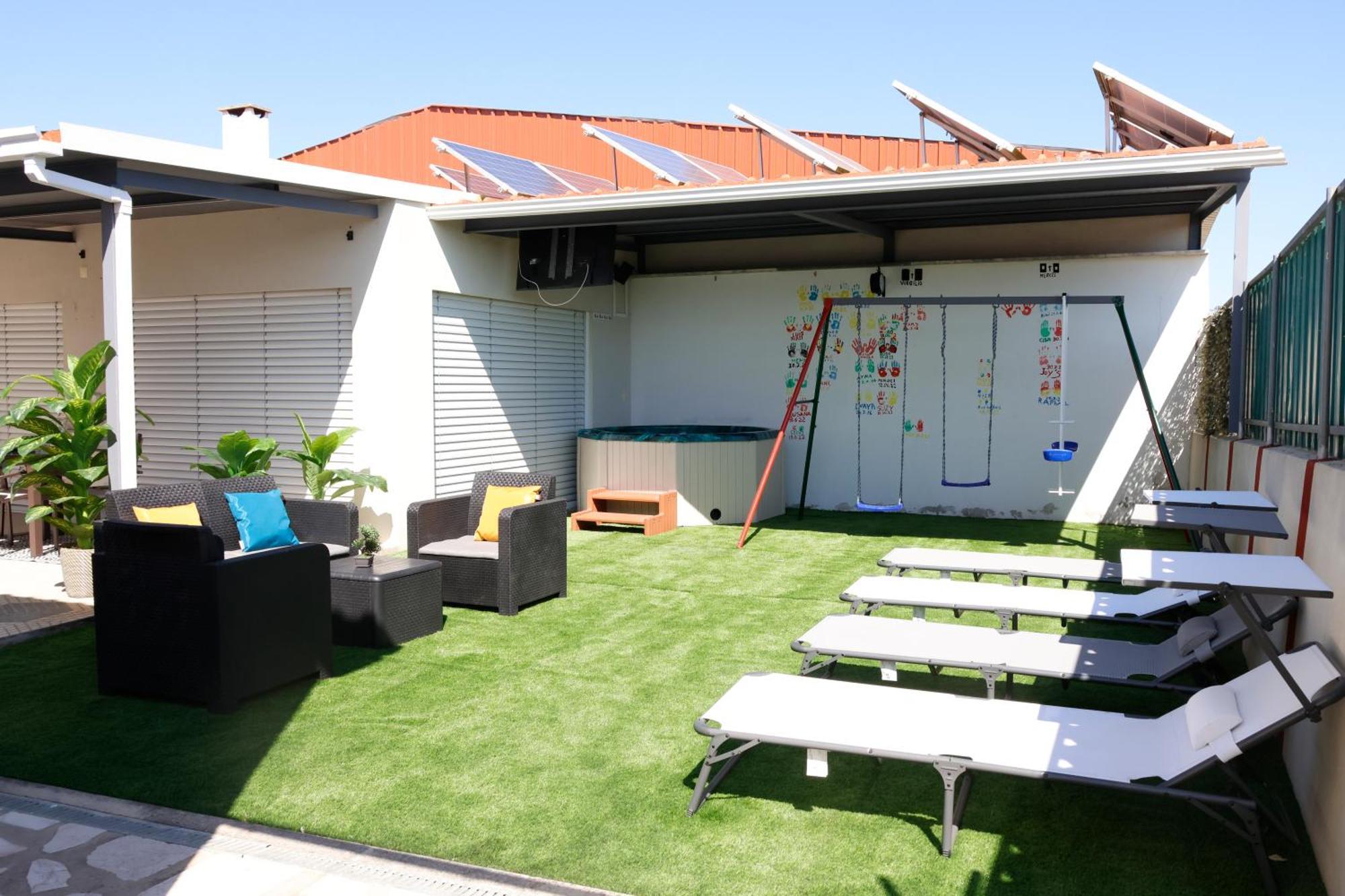 *Private Outdoor Area* 300M-Beach, Swing/No Stairs เซามาร์ทินโญโดปอร์โต ภายนอก รูปภาพ